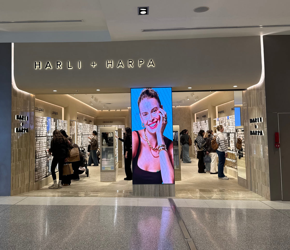 Holiday Casual Sales Assistant