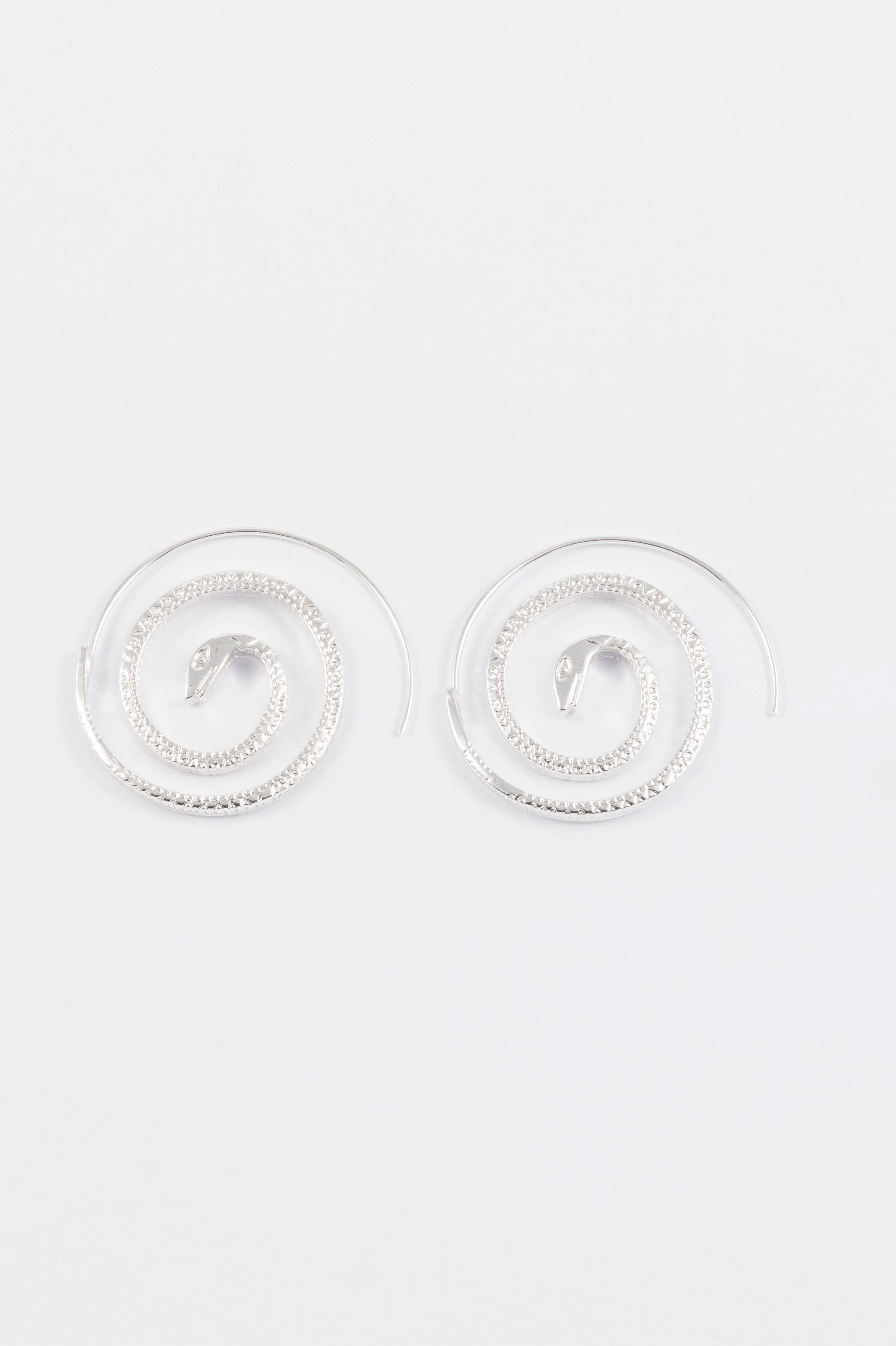 SILVER HAMMERED SWIRL C-SHAPED HOOP EARRING