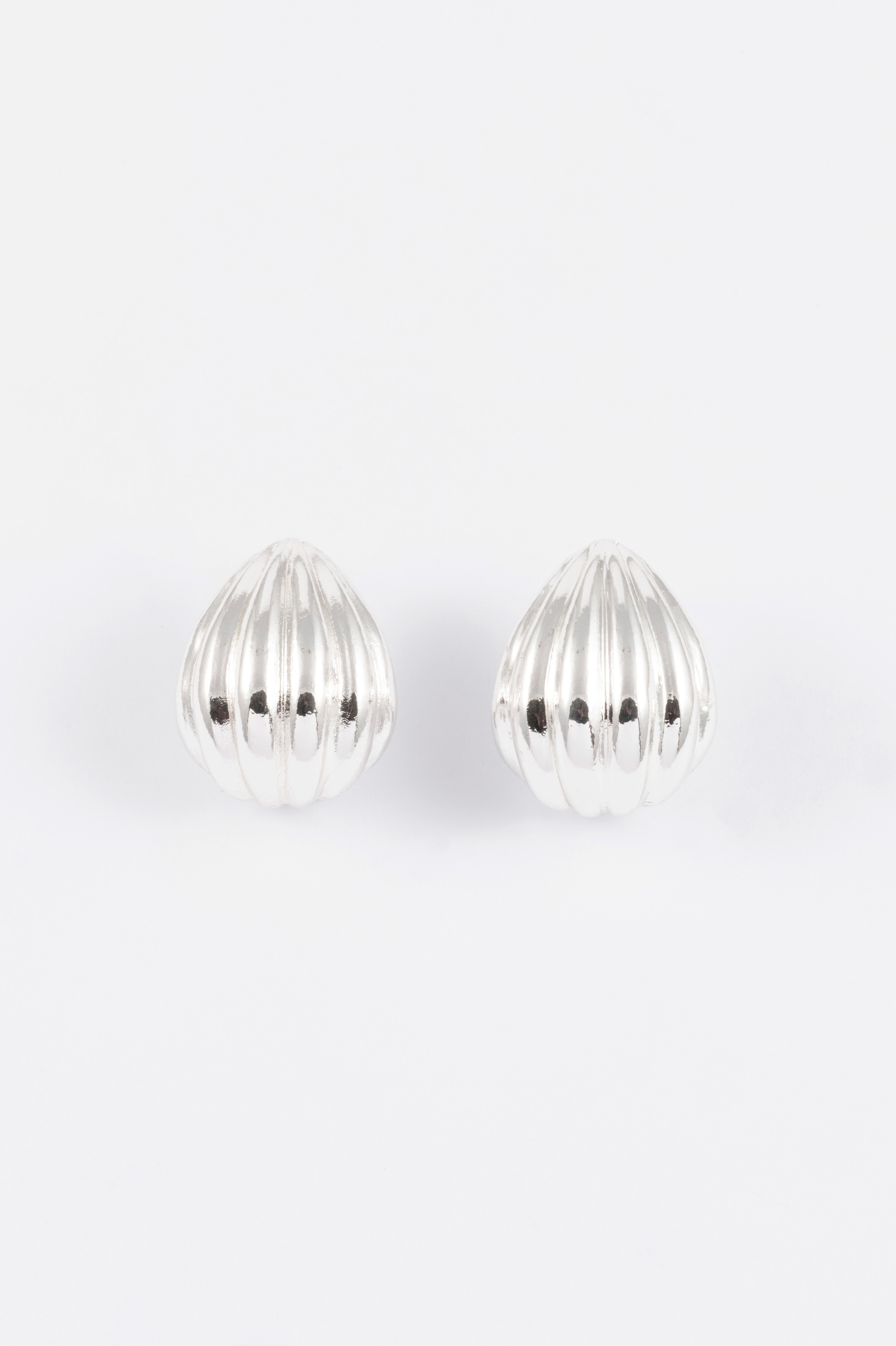 SILVER POLISHED RIBBED CURLED DROP EARRING