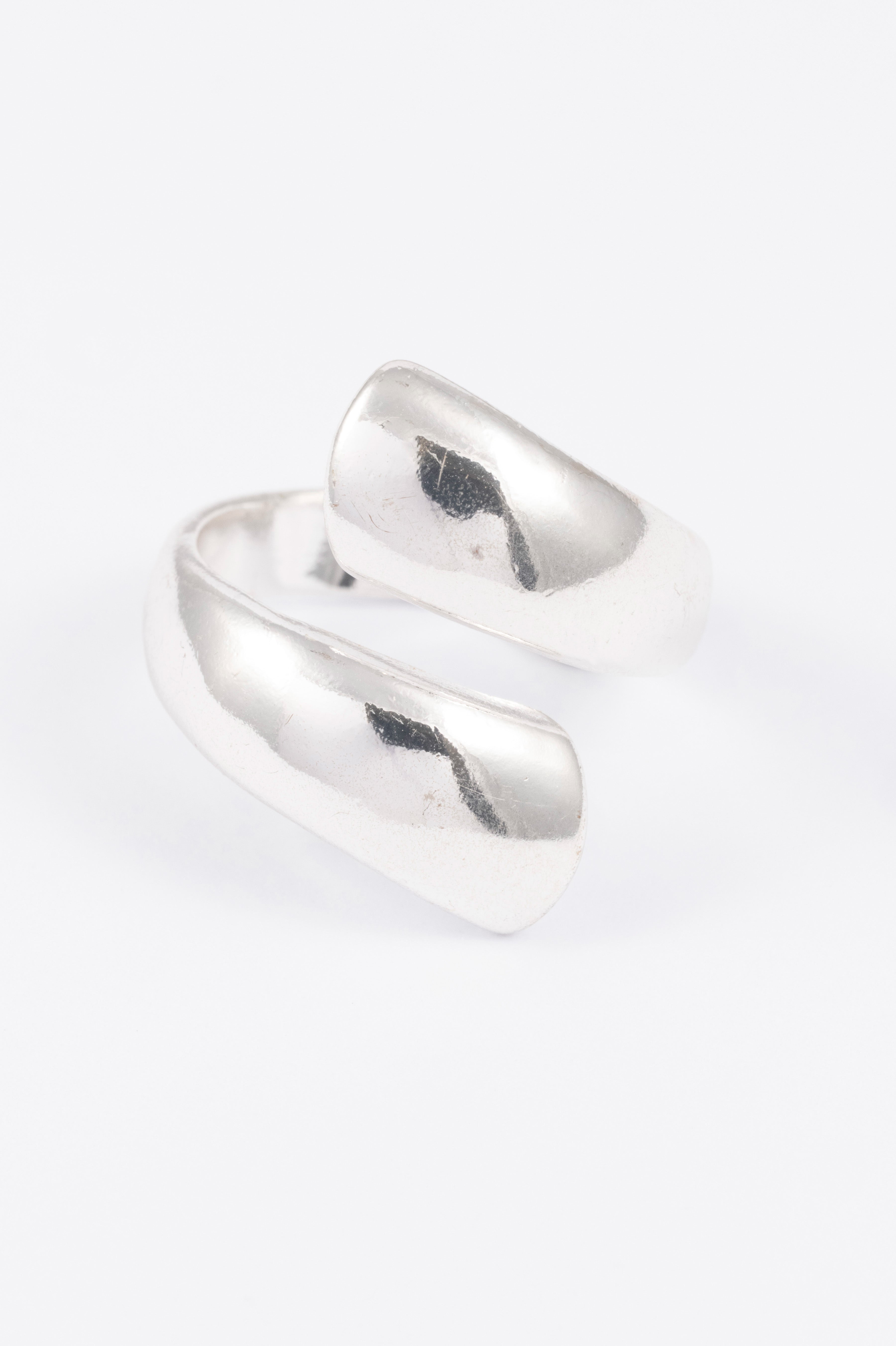 SILVER POLISHED HUG OPEN RING M/L