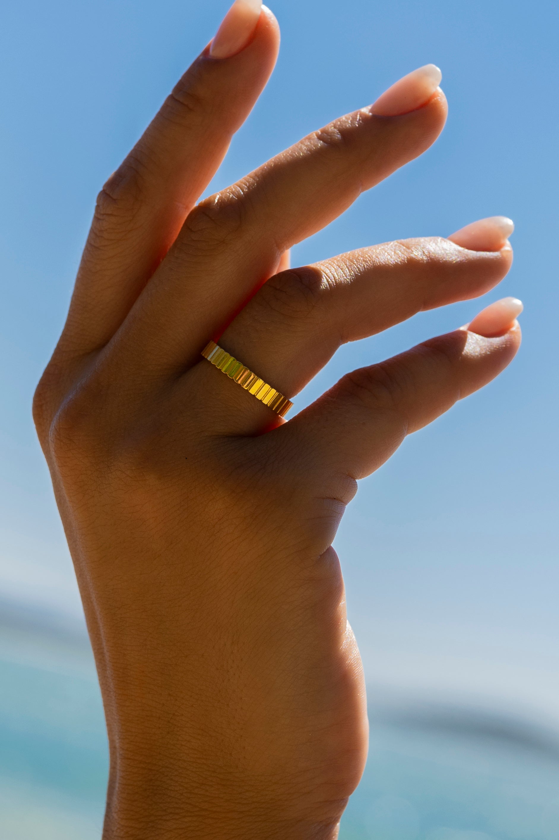 GOLD RIBBED BAND RING - SM