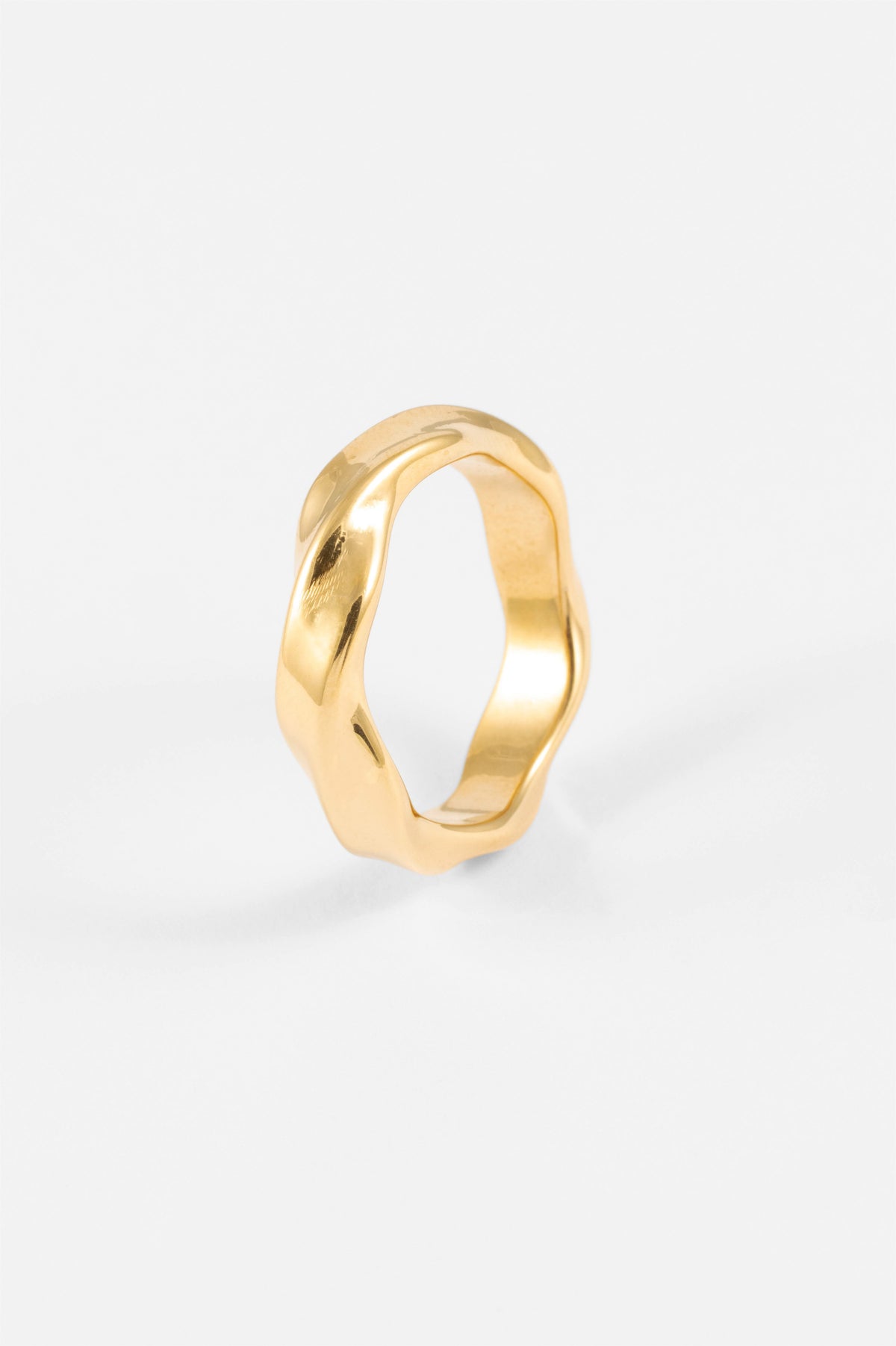 WATERPROOF GOLD WAVEY BAND RING - SM